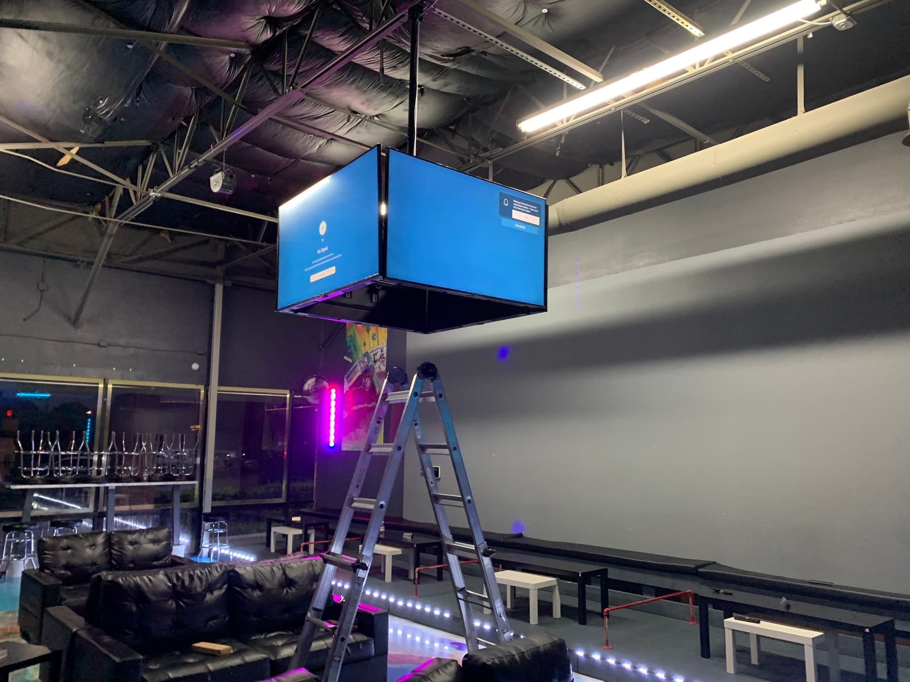 Four-Sided TV Cube, Going Up